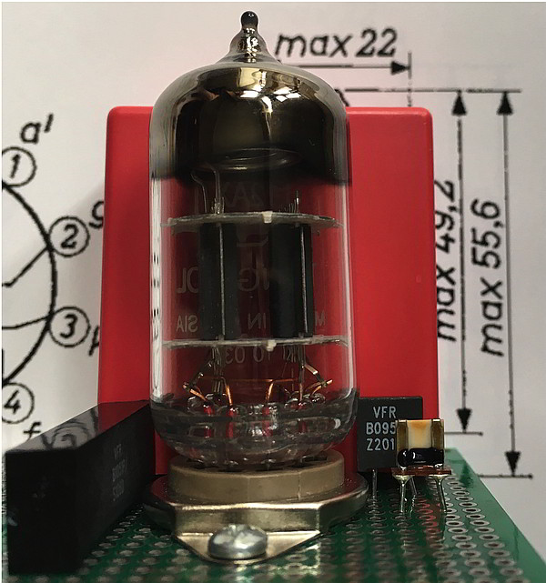 图 1：带有 Vishay 箔电阻器 VAR 系列 Z 箔音频电阻器的 JHK 真空管